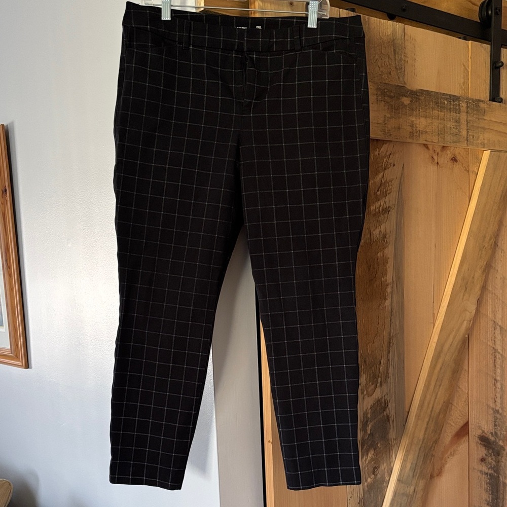 Old Navy Women's Black Checkered Ankle Pants